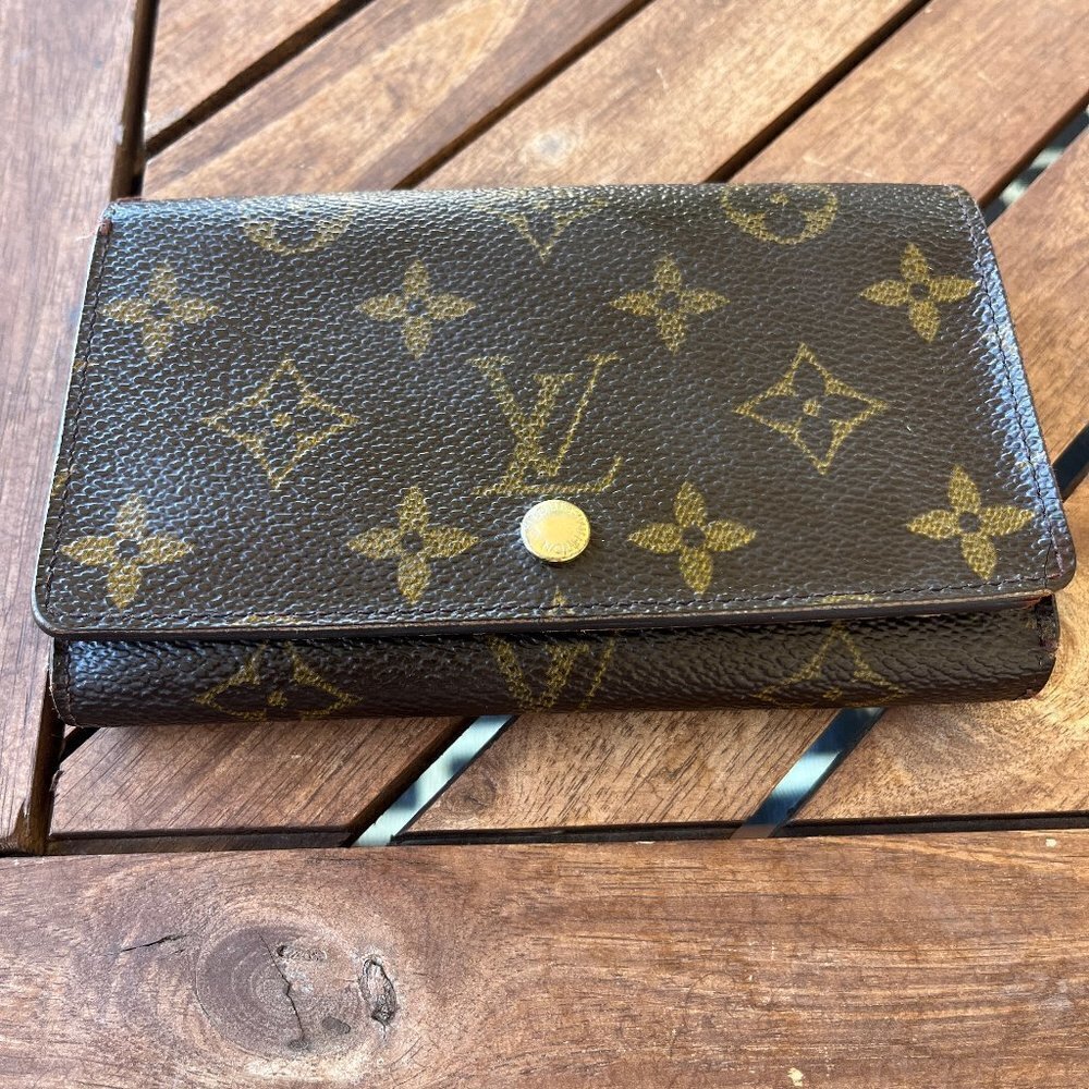 Louis Vuitton Porte Monnaie Billets Tresor Monogram Canvas Compact Wallet